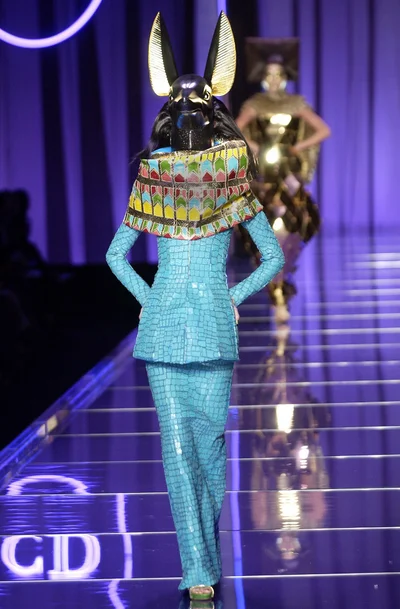 Look 11